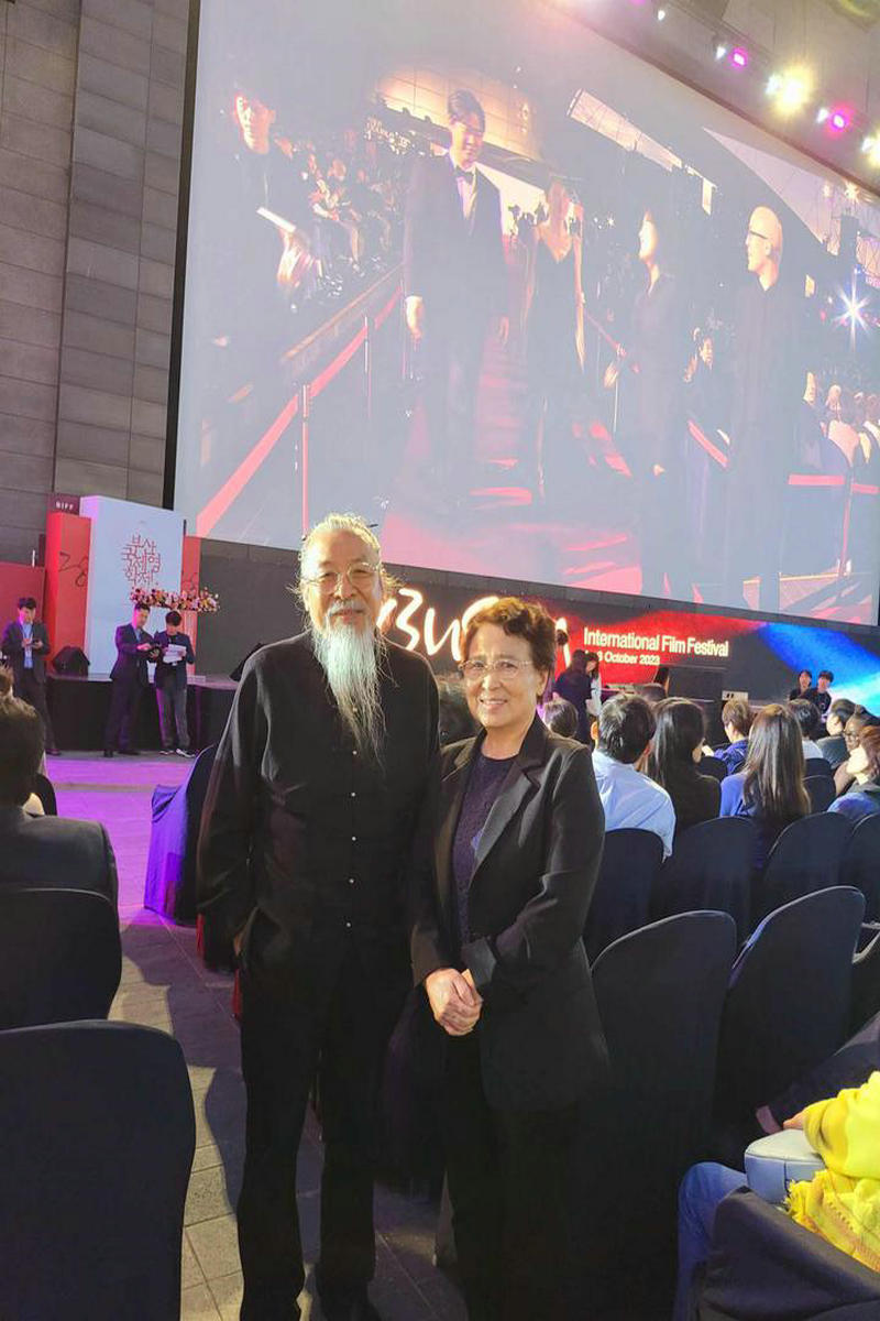 河北美院甄忠义校长应邀出席釜山国际电影节 受到韩国各届友好人士热情欢迎 河北美院甄忠义校长应邀出席釜山国际电影节 受到韩国各届友好人士热情欢迎