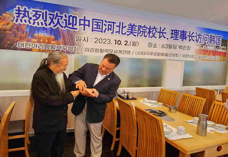 河北美院甄忠义校长应邀出席釜山国际电影节 受到韩国各届友好人士热情欢迎 河北美院甄忠义校长应邀出席釜山国际电影节 受到韩国各届友好人士热情欢迎