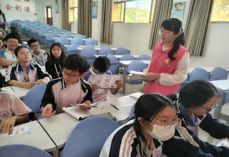 守护青春,助力青少年健康成长 守护青春,助力青少年健康成长