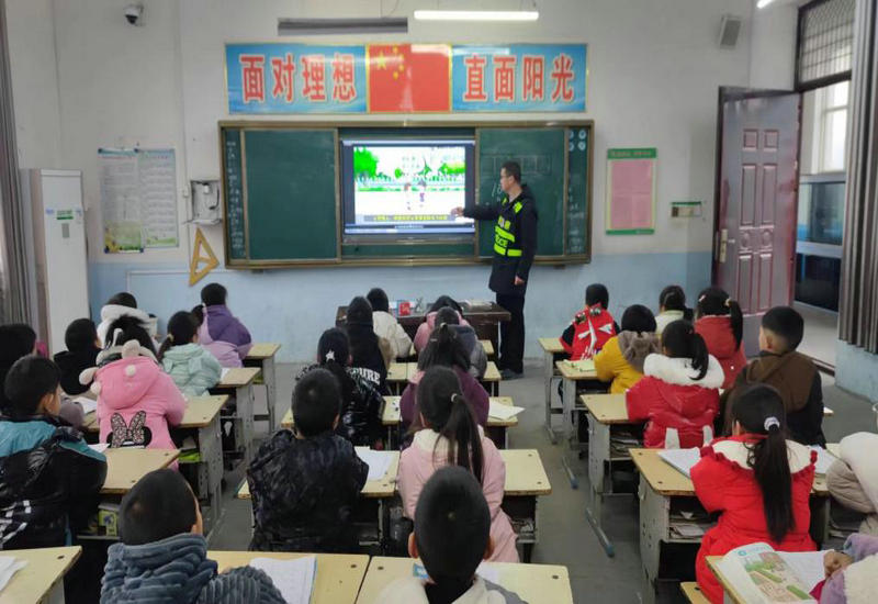 河南内乡桃溪镇:交通宣传进校园 守护群众暖人心 河南内乡桃溪镇:交通宣传进校园 守护群众暖人心