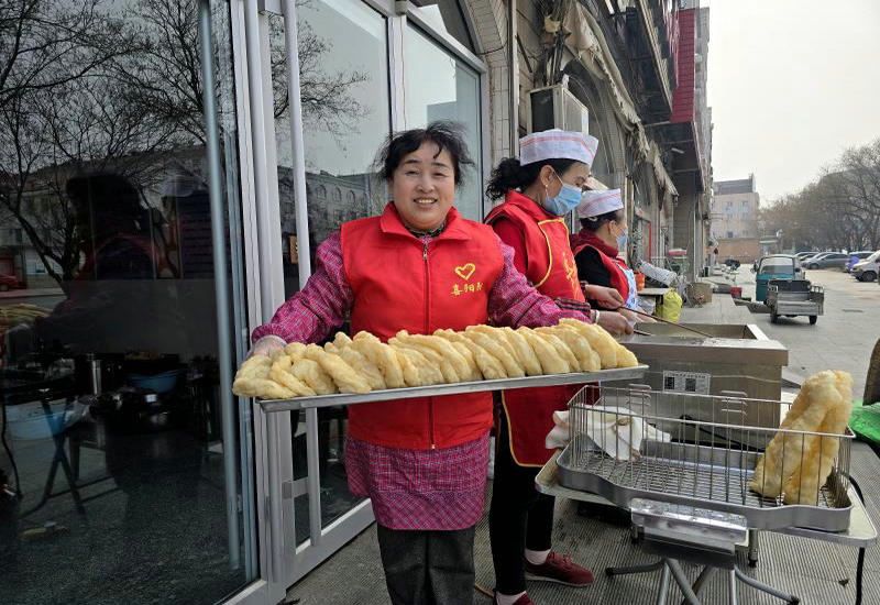 巾帼展风采,爱心暖港城! 巾帼展风采,爱心暖港城!