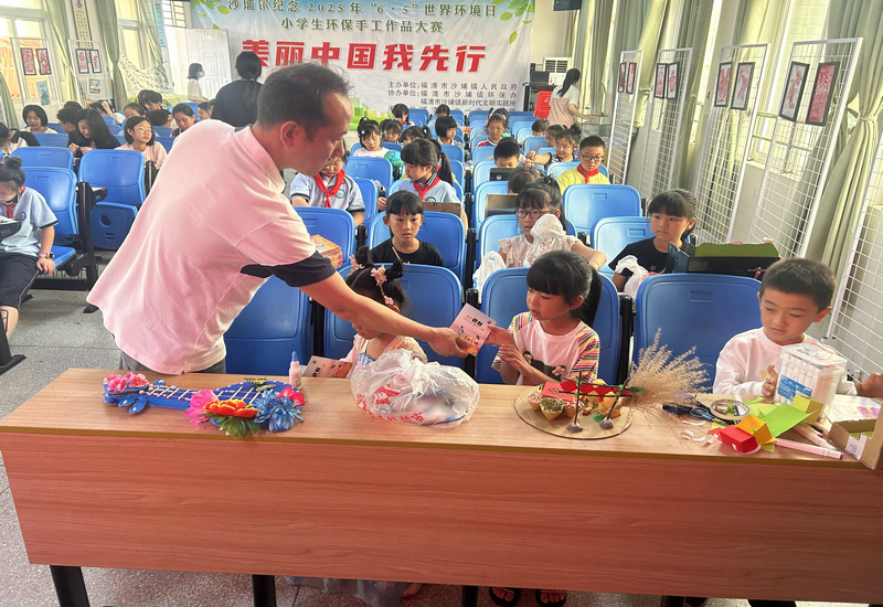 “美丽中国我先行”环保手工大赛反邪教进学校活动 “美丽中国我先行”环保手工大赛反邪教进学校活动
