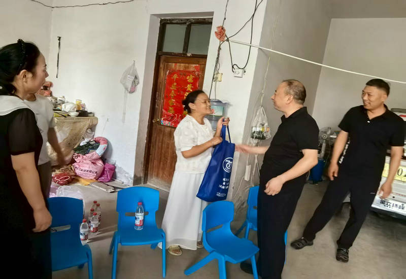 卫健委开展访企入村和“夏送清凉”慰问活动 卫健委开展访企入村和“夏送清凉”慰问活动