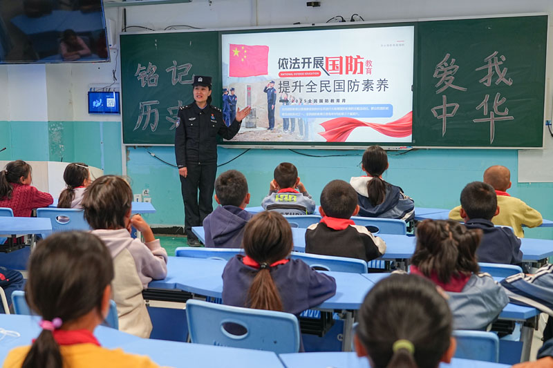 国防教育进校园 铭记历史强国防