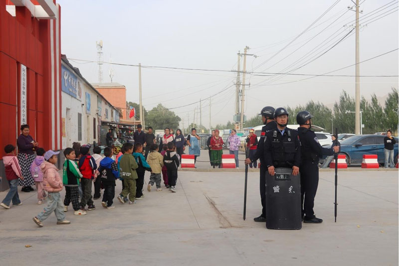喀拉布拉克边境派出所:站好“护学岗” 守好“平安路”