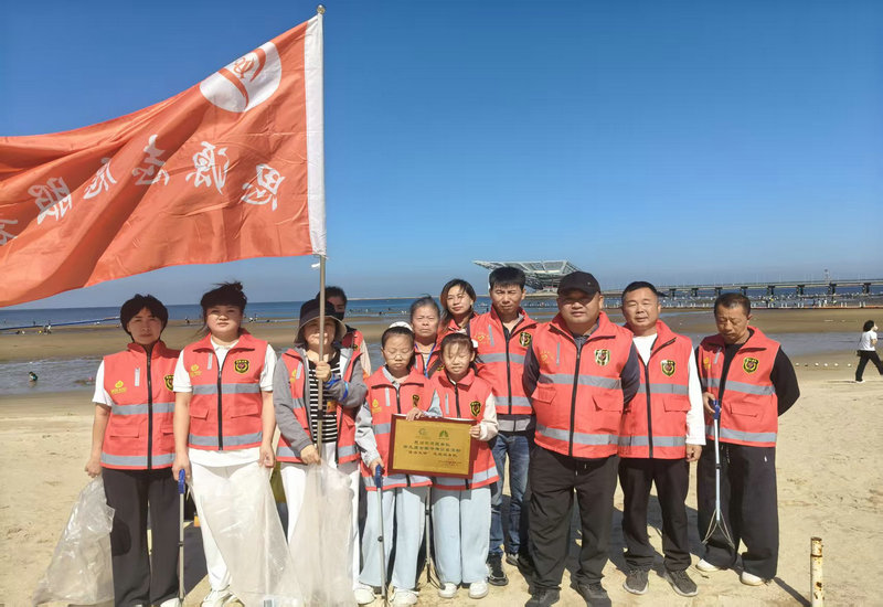 净滩护岸,共筑蔚蓝———第九届全国净滩公益活动。 净滩护岸,共筑蔚蓝———第九届全国净滩公益活动。