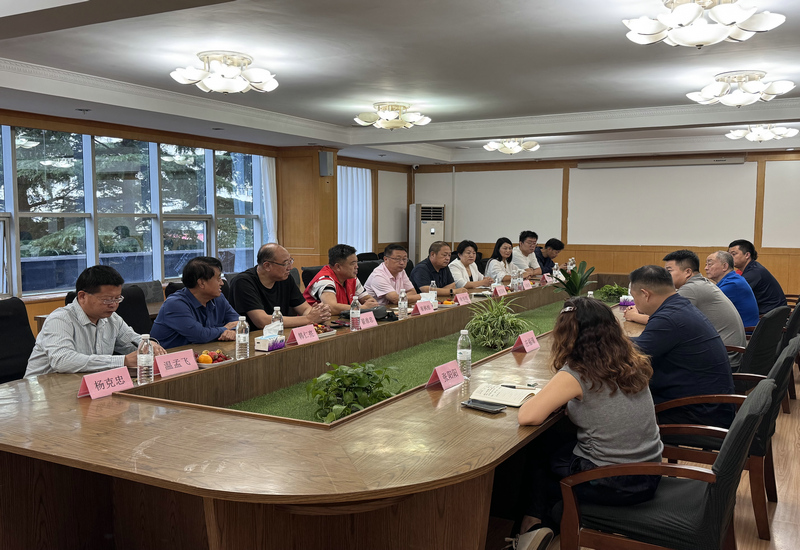 多方聚力促公益,携手共筑爱心桥 ——中华志愿者协会山东代表处(烟台)携手福源社区与树德技工学校共商志
