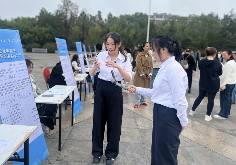 济宁市就业政策宣传月活动暨泗水县专场招聘会成功举办 济宁市就业政策宣传月活动暨泗水县专场招聘会成功举办