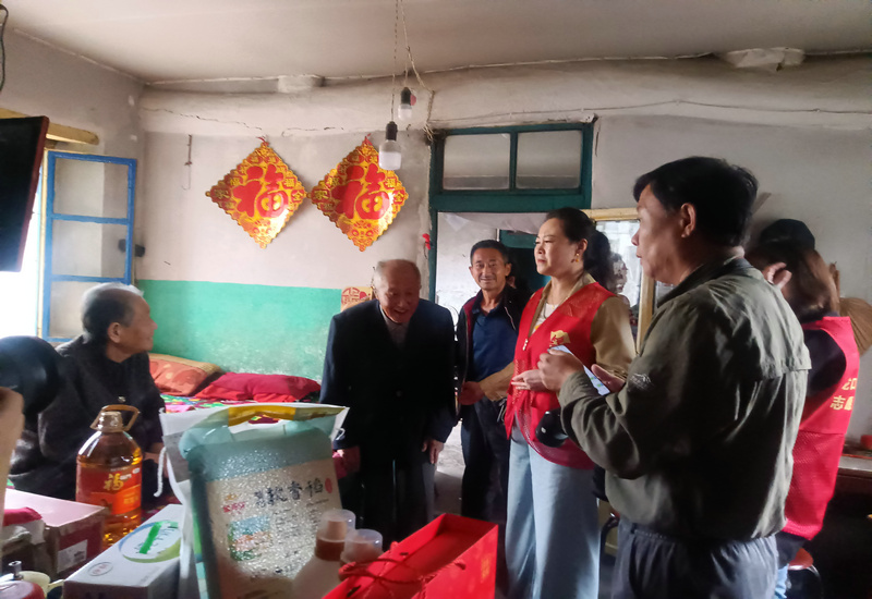 双节同庆颂盛世,不忘英雄铸和平! 双节同庆颂盛世,不忘英雄铸和平!