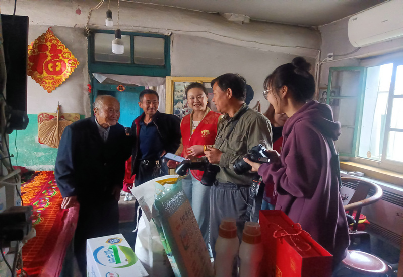 双节同庆颂盛世,不忘英雄铸和平! 双节同庆颂盛世,不忘英雄铸和平!