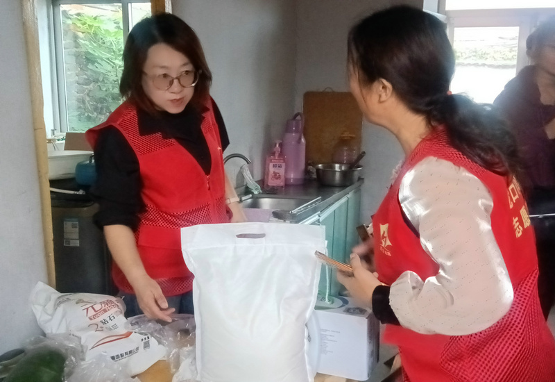 双节同庆颂盛世,不忘英雄铸和平! 双节同庆颂盛世,不忘英雄铸和平!