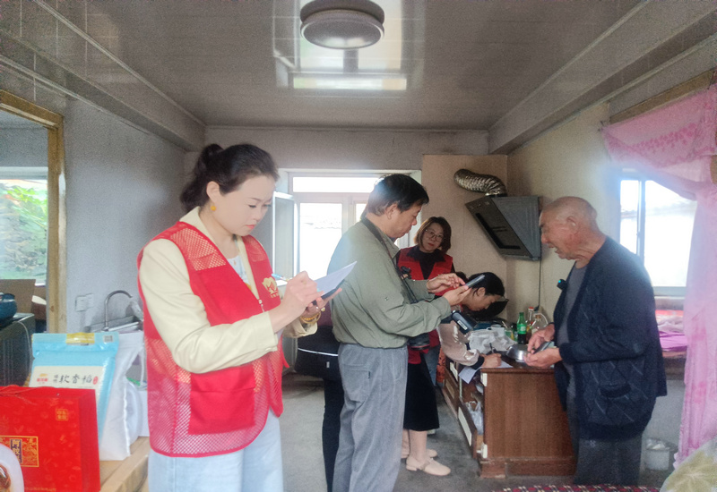 双节同庆颂盛世,不忘英雄铸和平! 双节同庆颂盛世,不忘英雄铸和平!