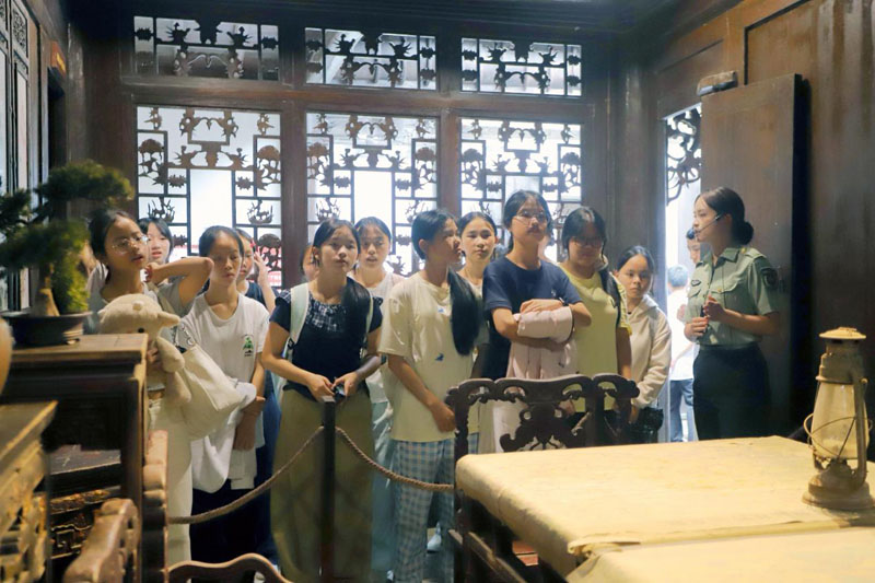 ��ƽ�ų��֣̽������ɫ��ѧ�ȳ�ӿ��