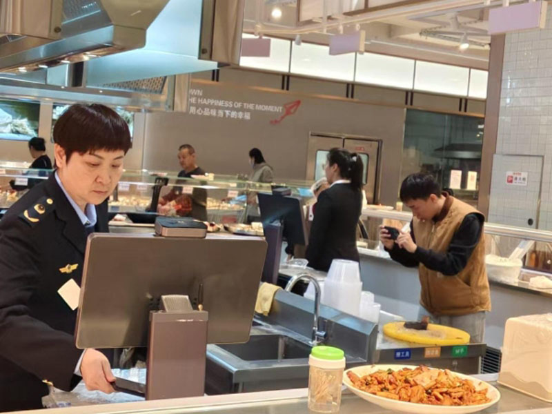 库尔勒市市场监管局以“党建+”模式筑牢自助餐饮安全防线