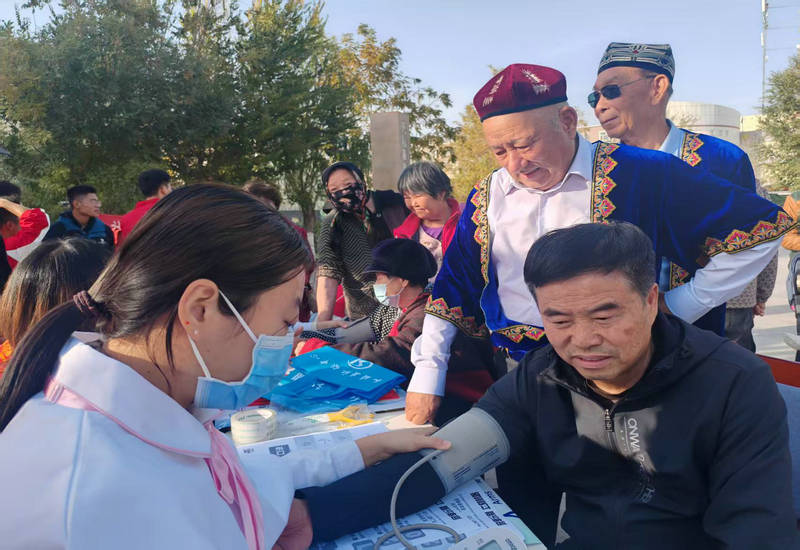 义诊暖心!卒中防治+重阳敬老,健康守护不缺席