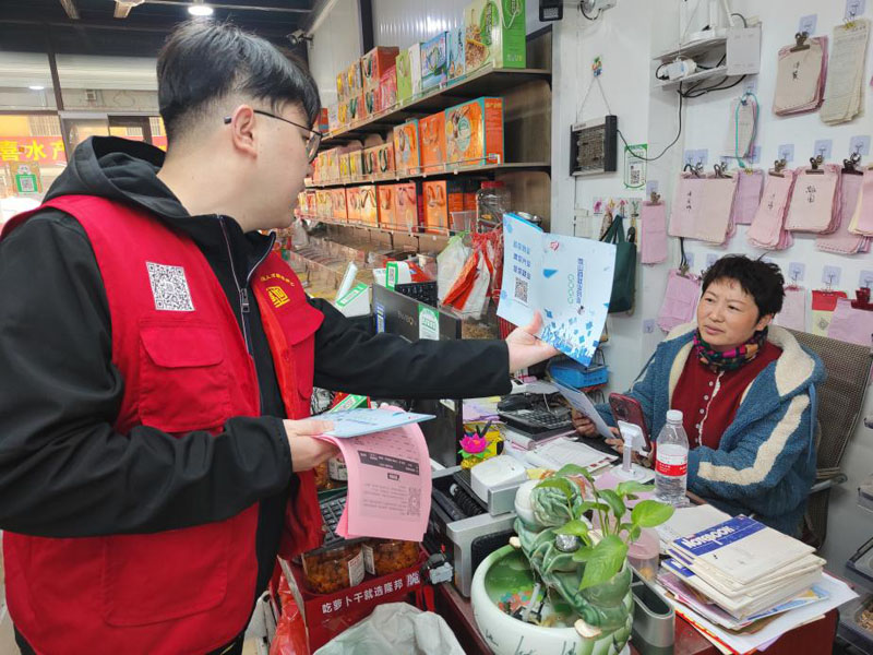 微山县人社局组织开展就业创业政策 “赶大集”宣传活动