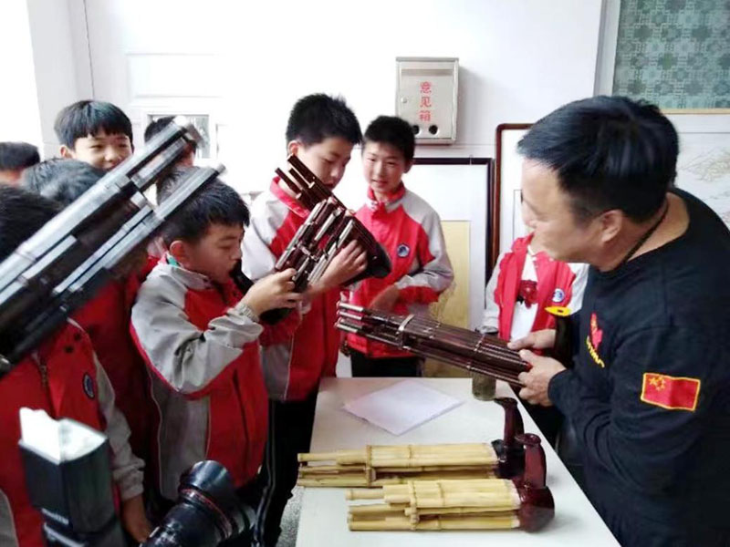 ¬���������հ�����ֻΪ��һ������������¬���Ϸ��Ŵ�����