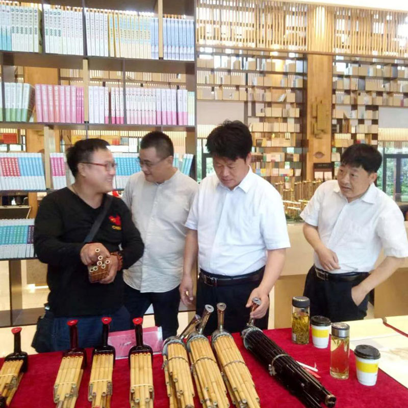 ¬���������հ�����ֻΪ��һ������������¬���Ϸ��Ŵ�����