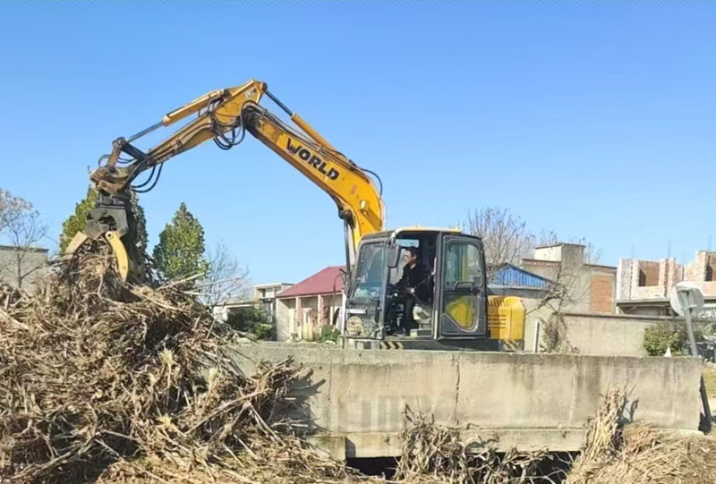 乐土镇人居环境整治再发力,挖掘机“挥臂”清障