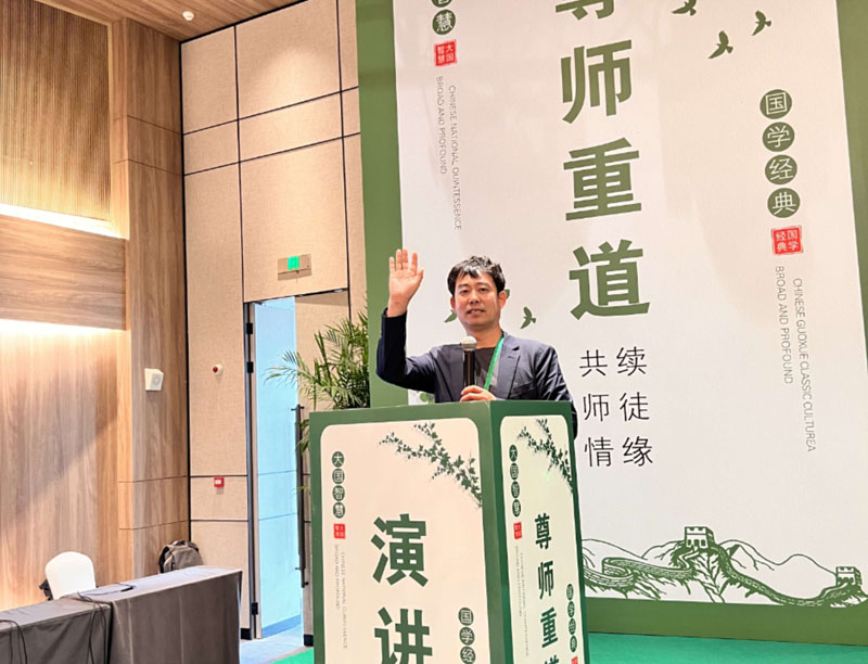 ���¾�������ѧ��ͳ��չ·�ϵļ�����