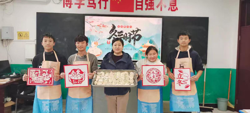 �����������������ѧУ����ٽ����磬�ô�ͳ���ա�ζ����Ũ