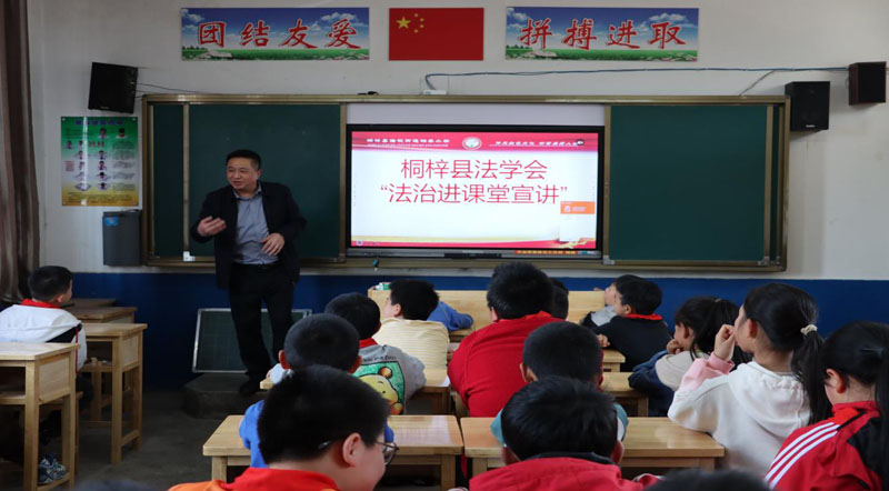 ͩ���أ�ƽ���ػ�ӳ���� ־Ը����ů����