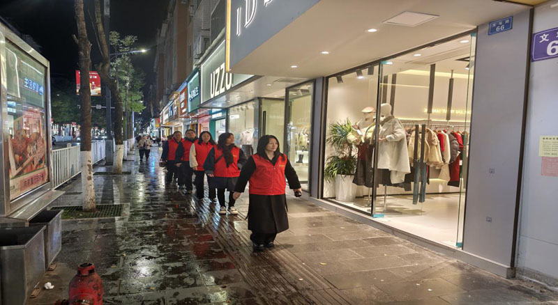 ͩ���أ�ƽ���ػ�ӳ���� ־Ը����ů����