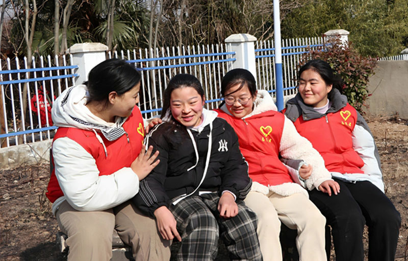 ��ӳ��У���λ���갮�Ľ���  ����Ů����ԡ����