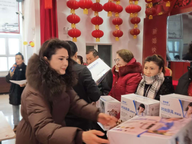 且末县阿热勒镇开展民间艺人慰问活动