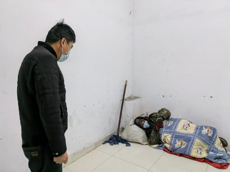 正定县救助站:寒冬时节送温暖 浓浓关爱见真情