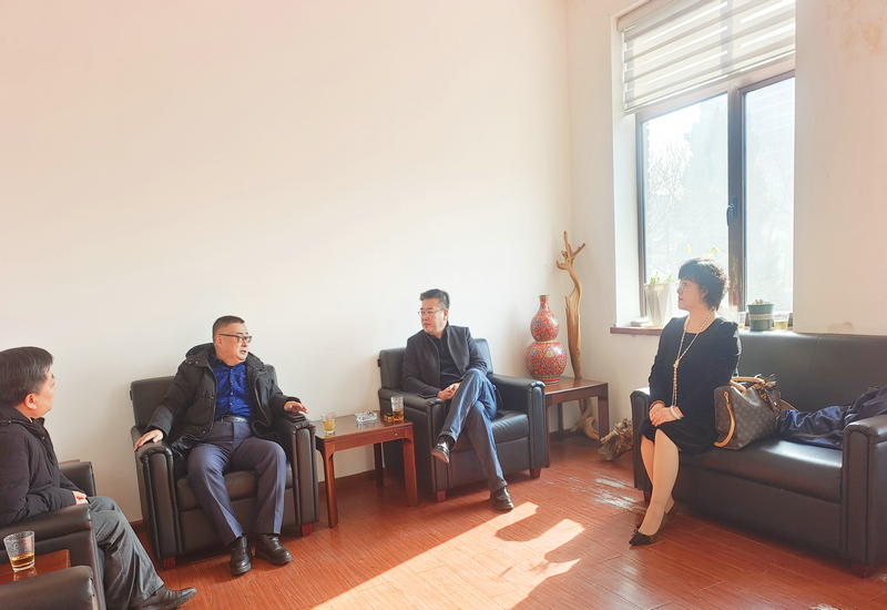 ӵ��������һ�и�����������߸С����ӵ��������������