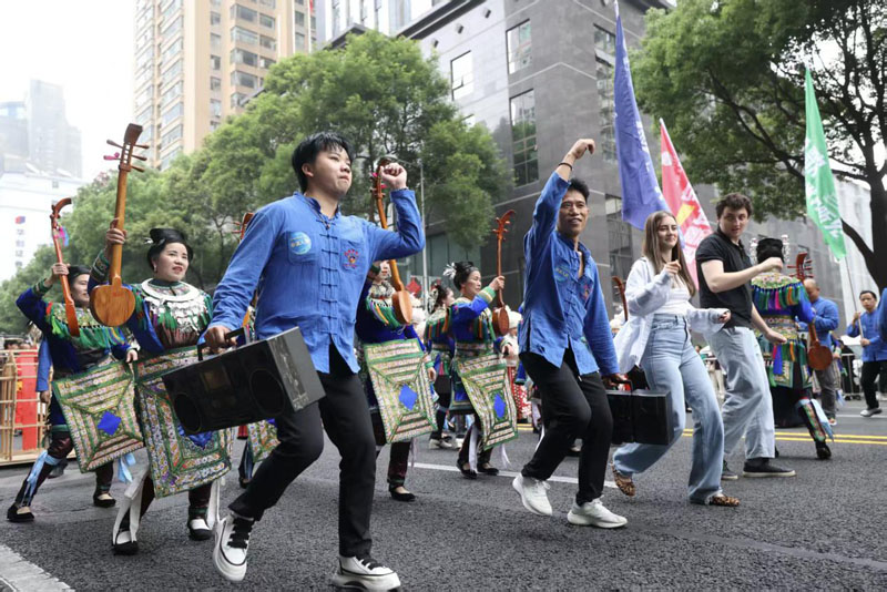 ��ƽ�����衱��Ȧ���������Ļ�Ϊ�� ��������ں����˻���