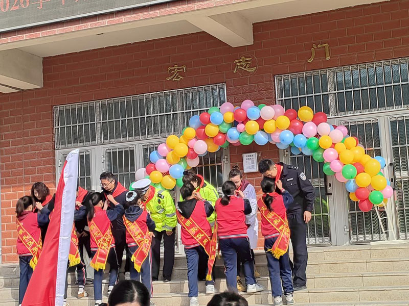 库尔勒市司法局英下司法所开展法治进校园活动