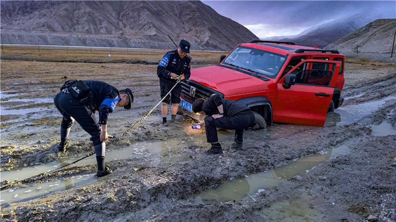 �½����ݣ��οͳ���������̶ �񾯷�����Ԯ