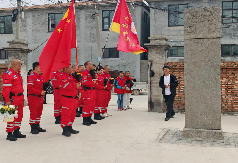 缅怀先烈志 传承英雄魂 中志协濮阳应急救援队赴清丰祭奠“一门四英烈”