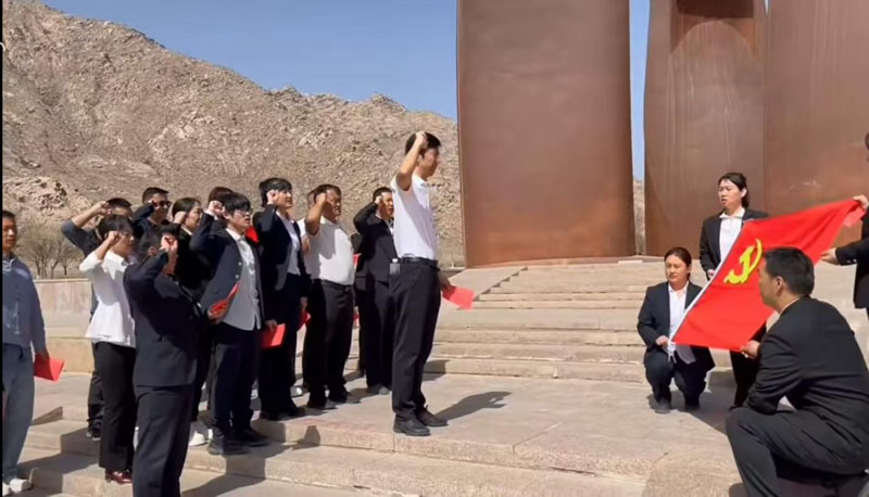 �����򣺡�׷Ѱ��ɫ�㼣 ������������