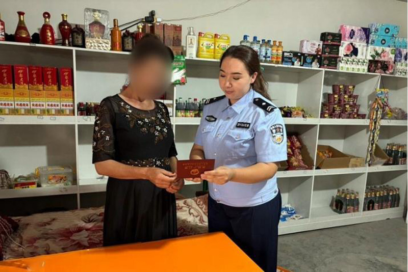 巴楚公安多来提巴格乡派出所 :上门送证暖民心 便民服务零距离
